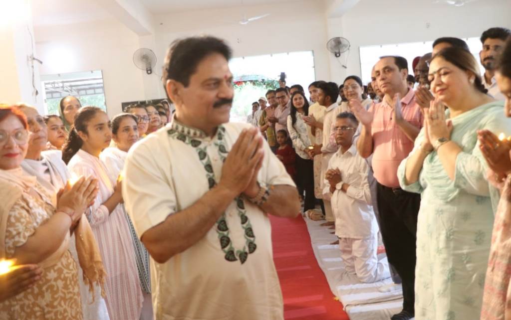 Maharishi Alok Jis Sambodhi Diwas celebrated with great pomp in Ratia Living in the present is Meditation Maharishi Alok